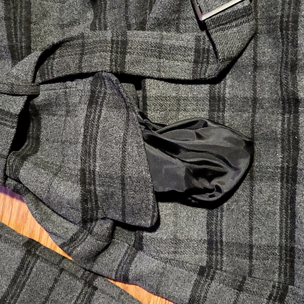 Coat or jacket - Picture 2 of 5